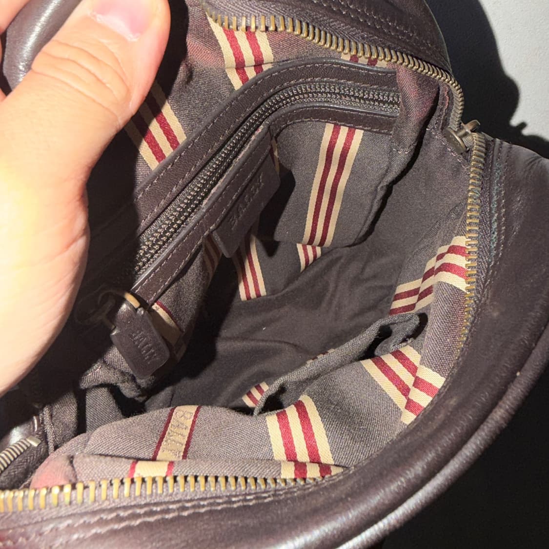 발리 남성 미니 크로스백 다크브라운 상품이미지7