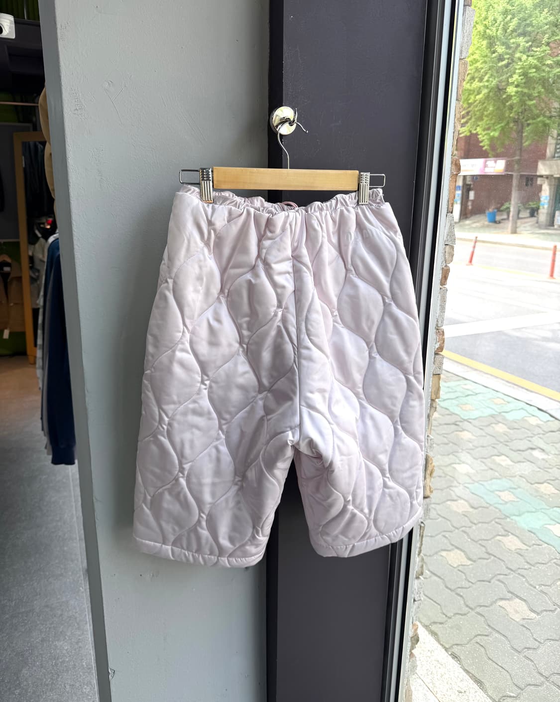 40/ 미우미우 퀄팅패딩 7부 백로고 팬츠 상품이미지7