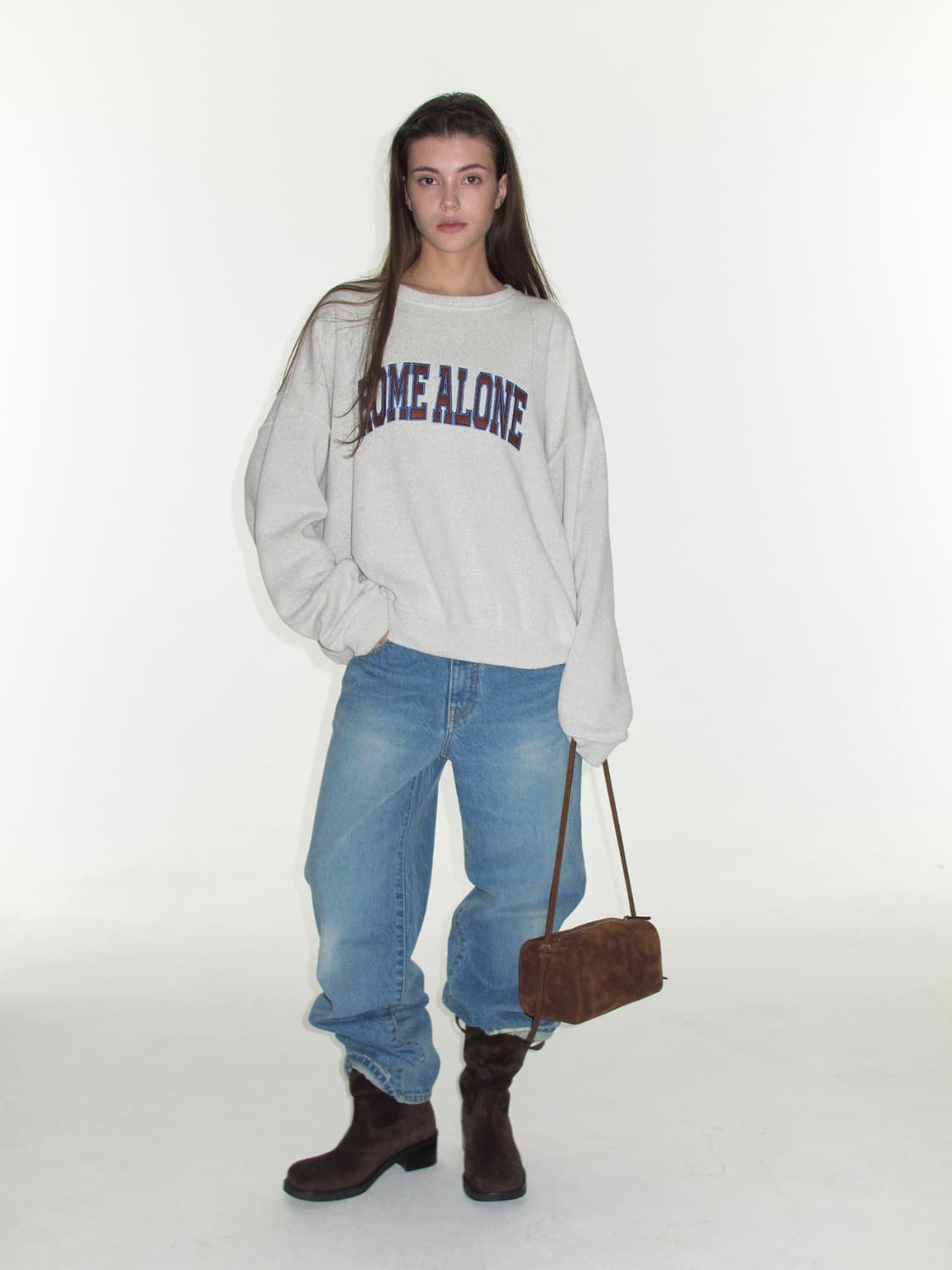 리본빛 ribbonbit Home Alone Sweatshirt 상품이미지1