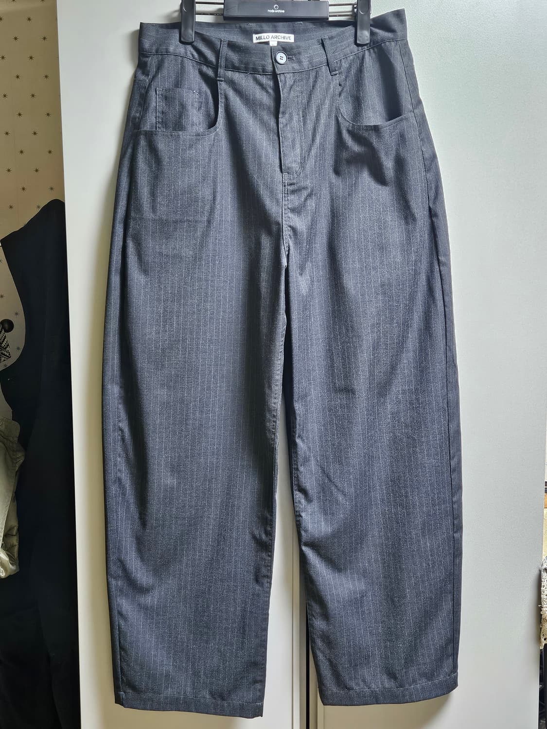 밀로아카이브 리플렉트 스트라이프 팬츠 차콜 xl 상품이미지2