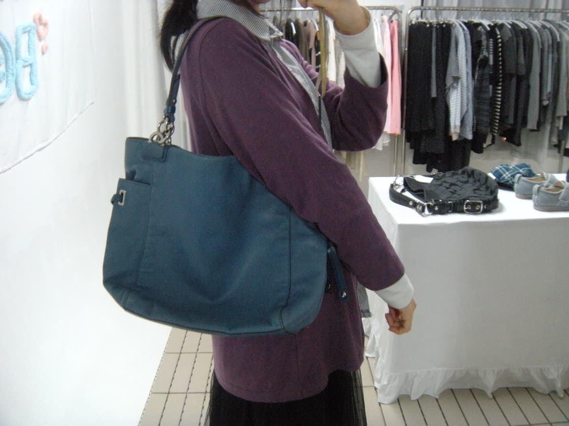 코치 블루 숄더백 상품이미지7