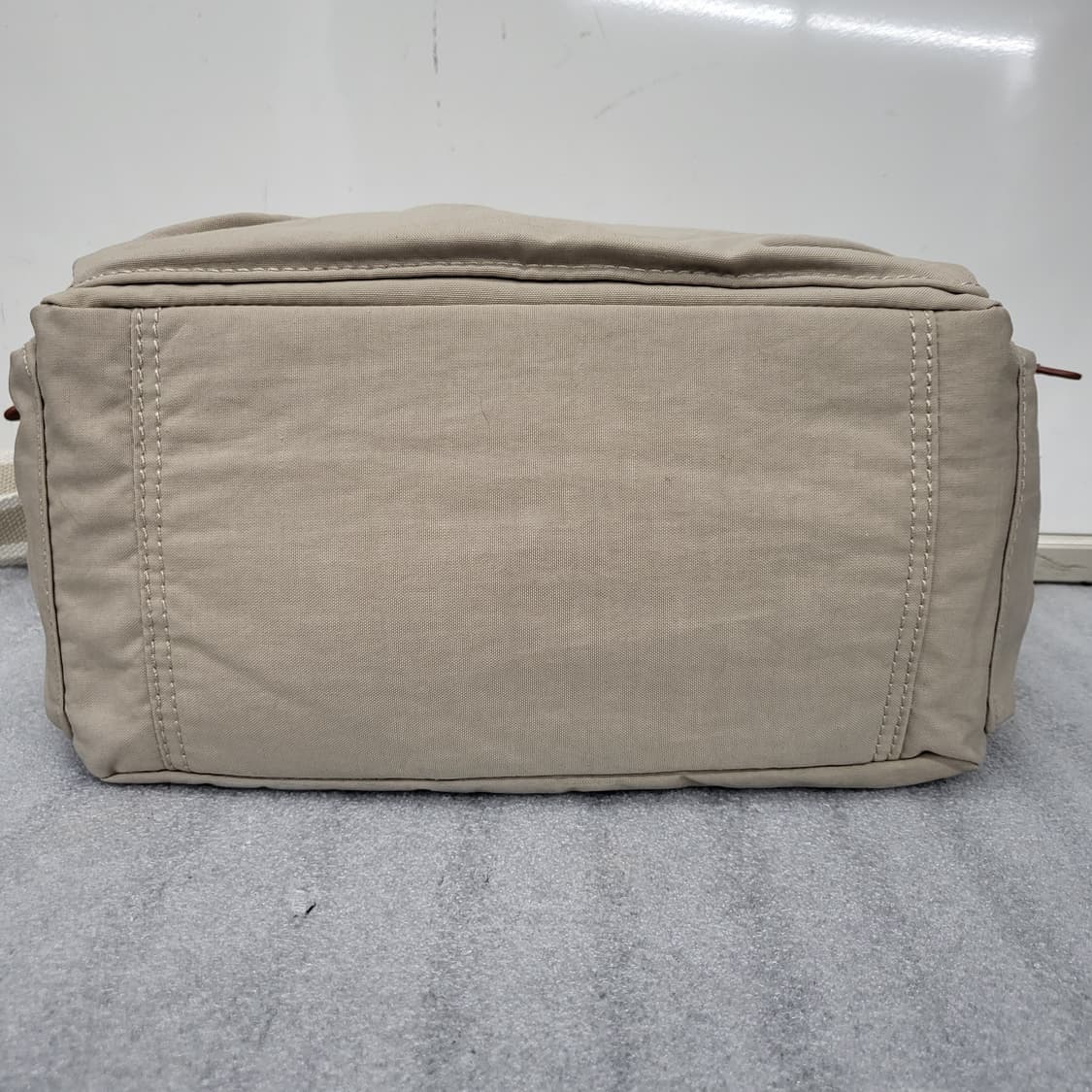 상태좋은 키플링 LIESBETH 크로스백 베이지 37x27x14cm 상품이미지7