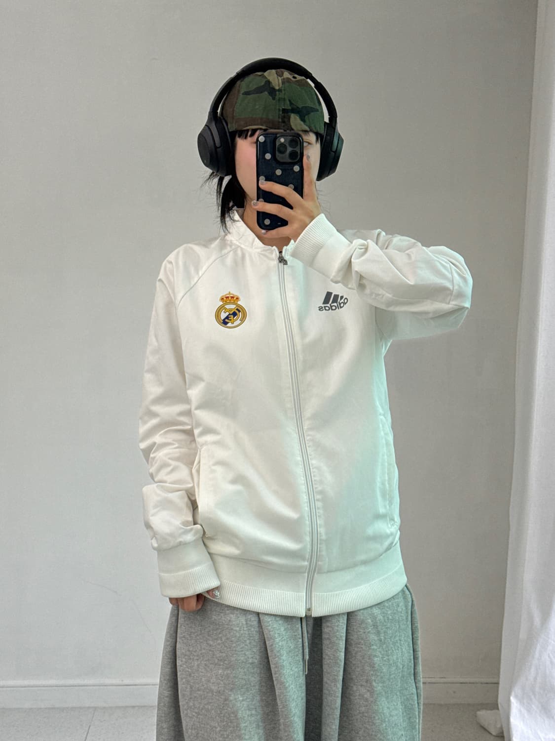 아디다스 화이트 레알마드리드 집업 상품이미지1