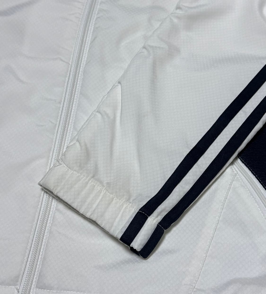 아디다스 화이트 딥네이비 바람막이 상품이미지4