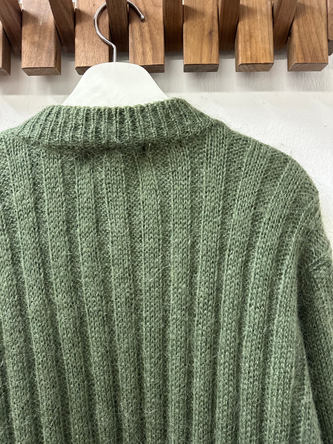 일본빈티지 울 모헤어 플라워 자수 골드 버튼 디테일 스웨터 상품이미지5