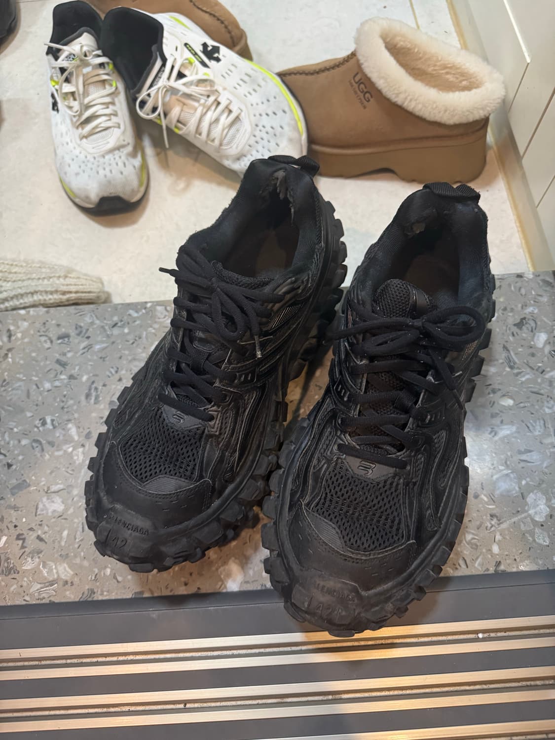 발렌시아가 디펜더 42사이즈 270 상품이미지1