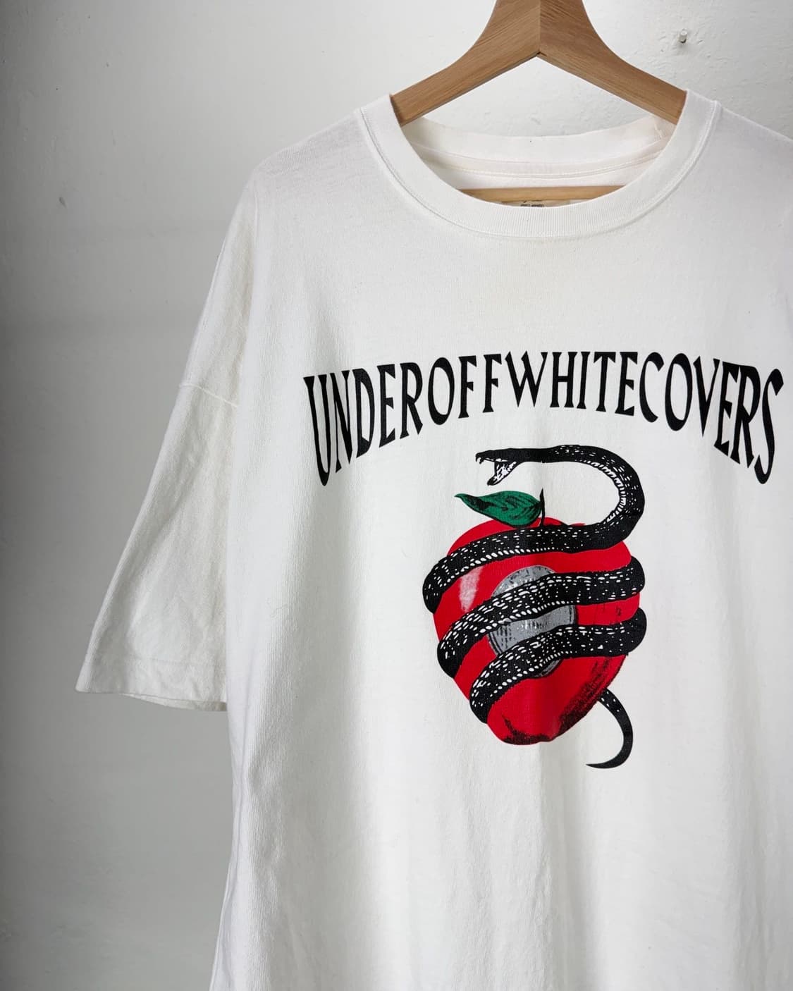 언더커버 x 오프화이트 19aw 애플 하프 티셔츠 상품이미지2