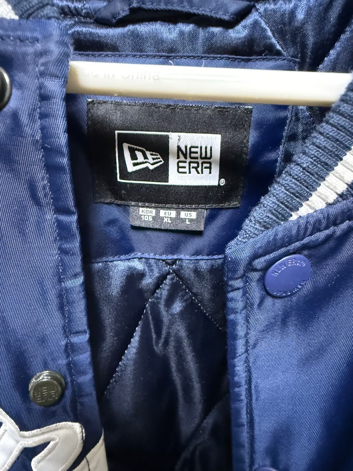 뉴에라 바시티 자켓 팝니다. 상품이미지3