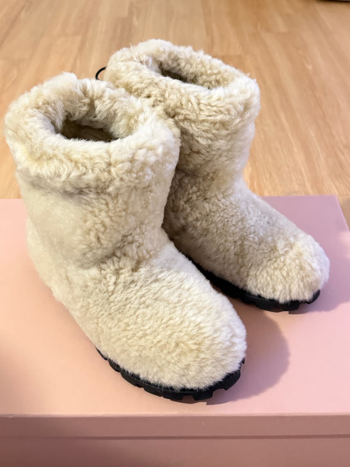 Miumiu 시어링 부츠 상품이미지2