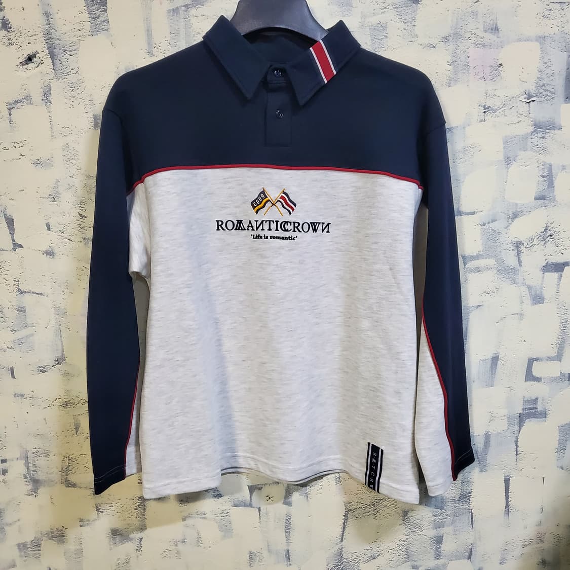 로맨틱크라운 카라 맨투맨  상품이미지1