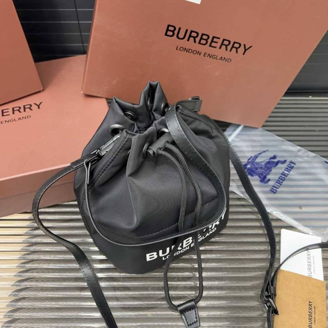 버버리 포이베(Phoebe) 드로스트링 파우치 상품이미지6