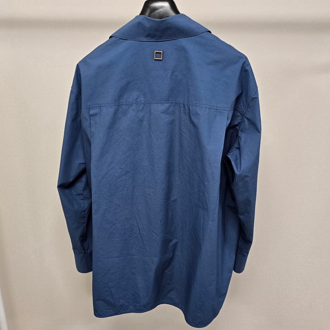 우영미 백로고 히든 버튼 셔츠 46사이즈 판매 상품이미지1