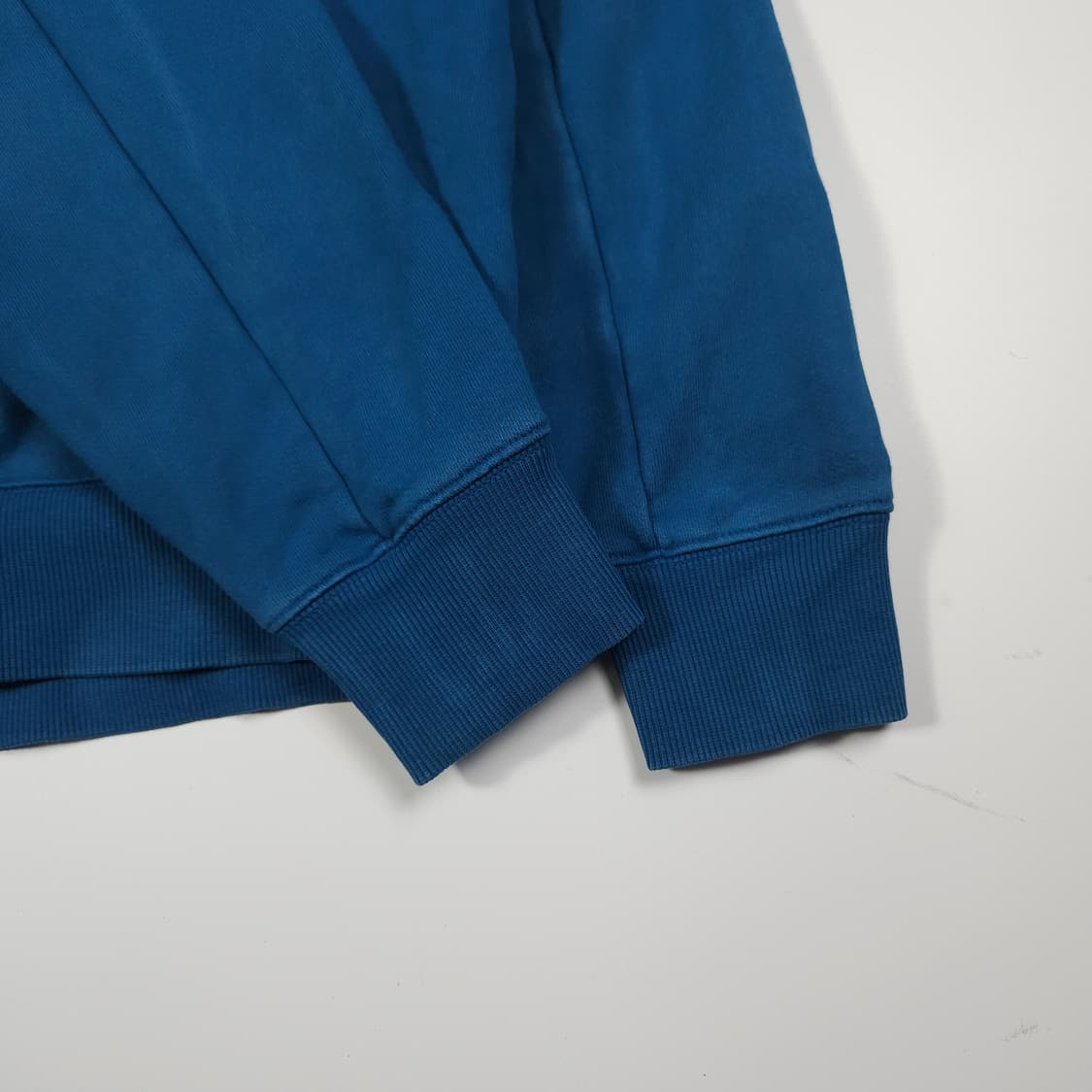 씨피컴퍼니 렌즈 맨투맨  상품이미지5