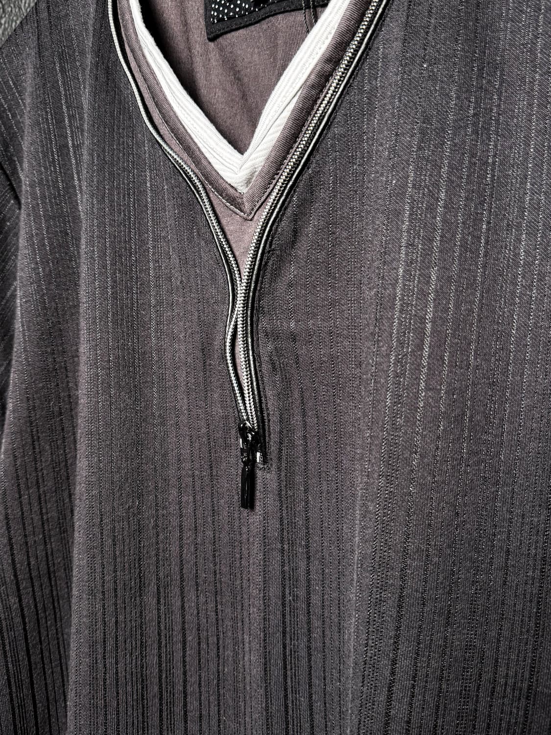 Yin & Yang NEXT – Layered Zip V-neck Tee 상품이미지8