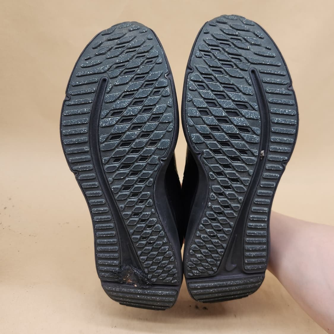 나이키 다운시프터 남성스니커즈 285 상품이미지3