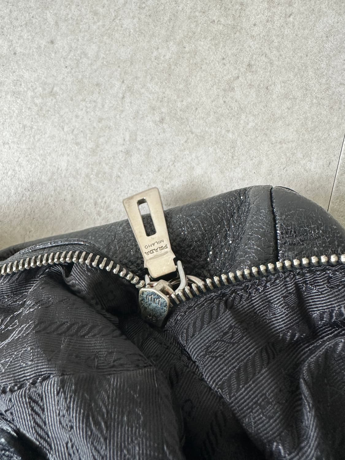 프라다 CERVO LUX 블랙 펄 레더 체인백 상품이미지9