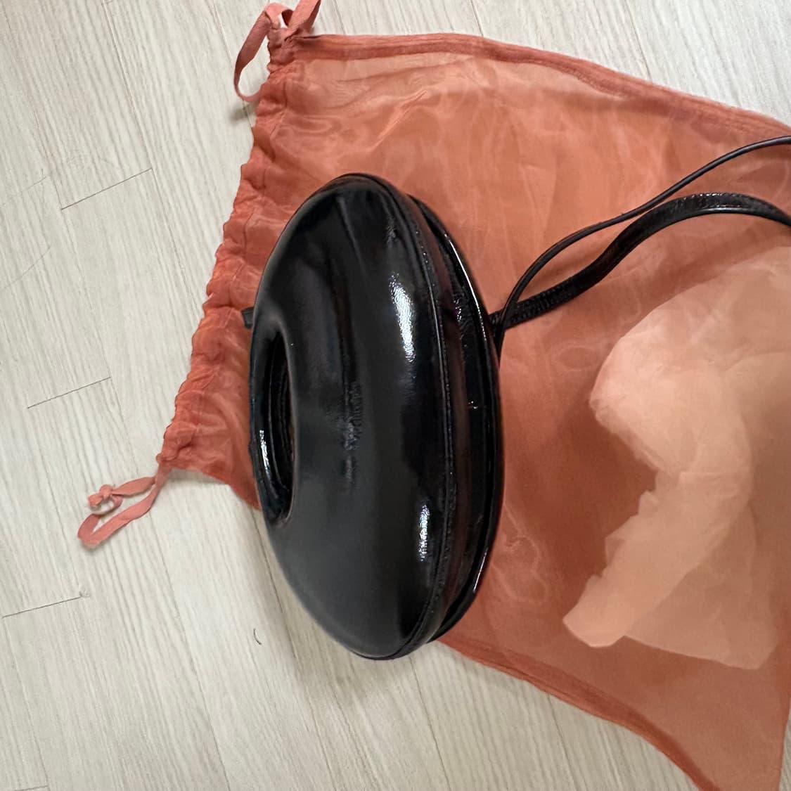 아카이브앱크 하프 베이글 백 유광 레더 상품이미지2