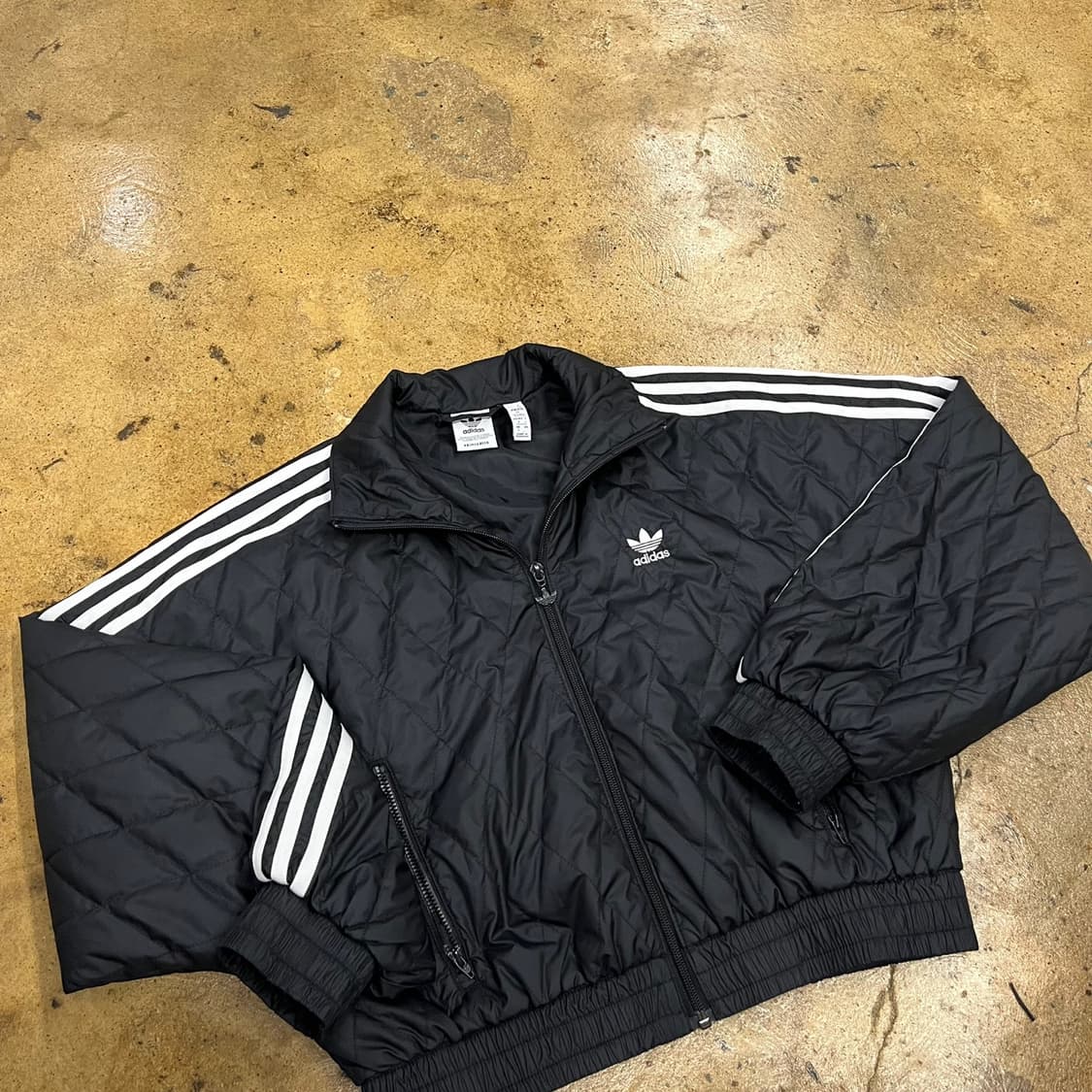 아디다스 블랙 리폼 크롭 숏 패딩  상품이미지1