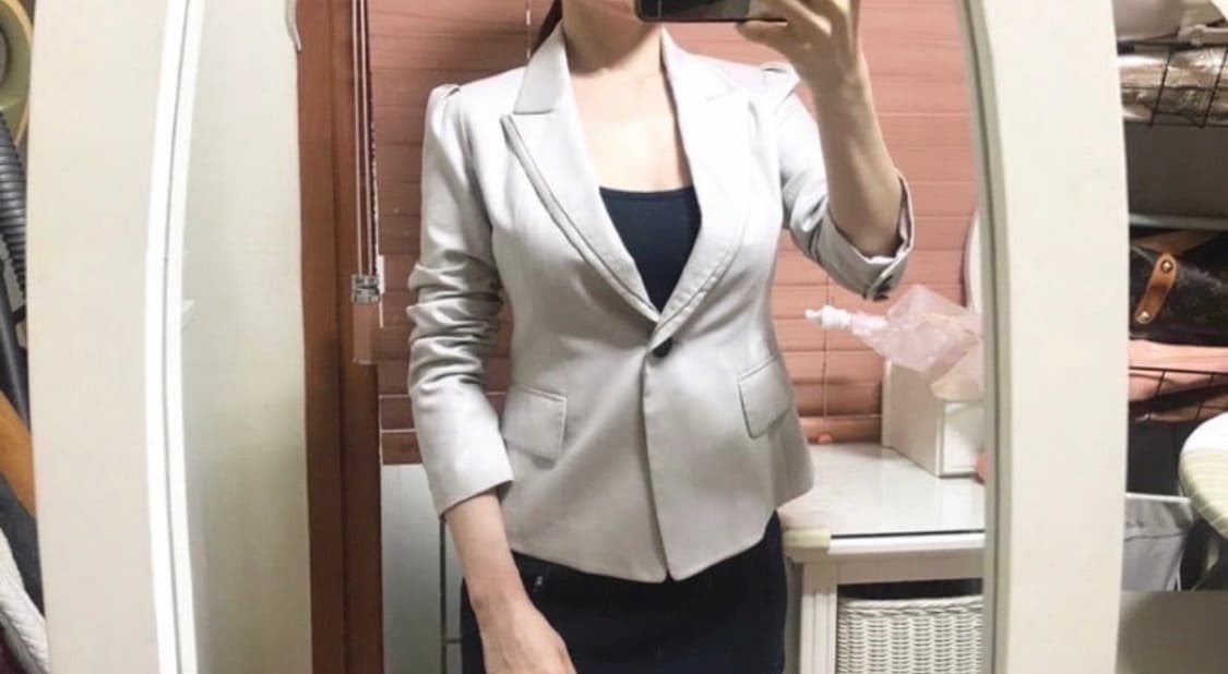  아나카프리ㅡ 뒷모습이 예쁜 스티치 장식 자켓 55/1회착용  상품이미지2