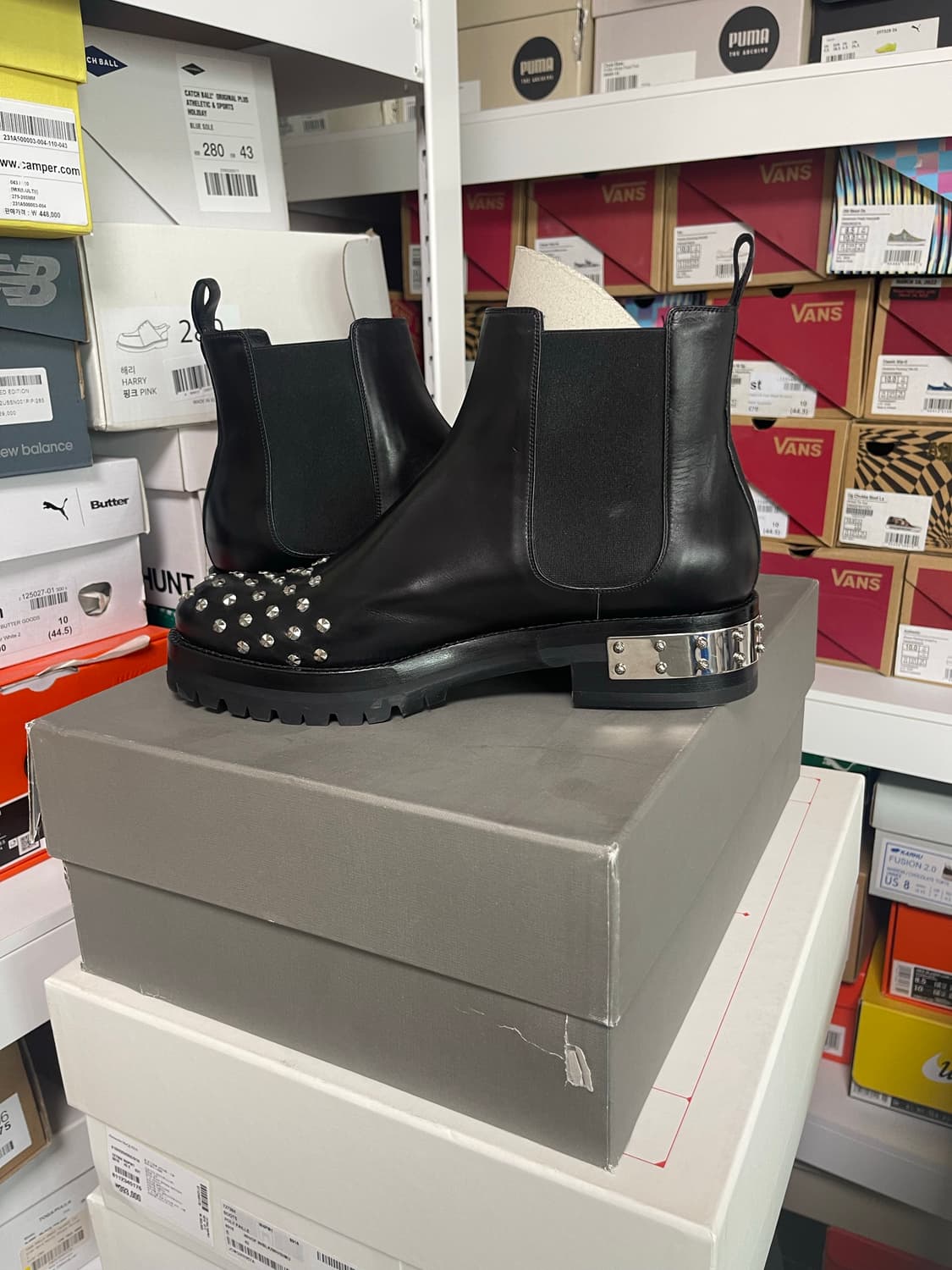 40)알렉산더 맥퀸 스터드 장식 블랙 첼시 부츠 상품이미지3