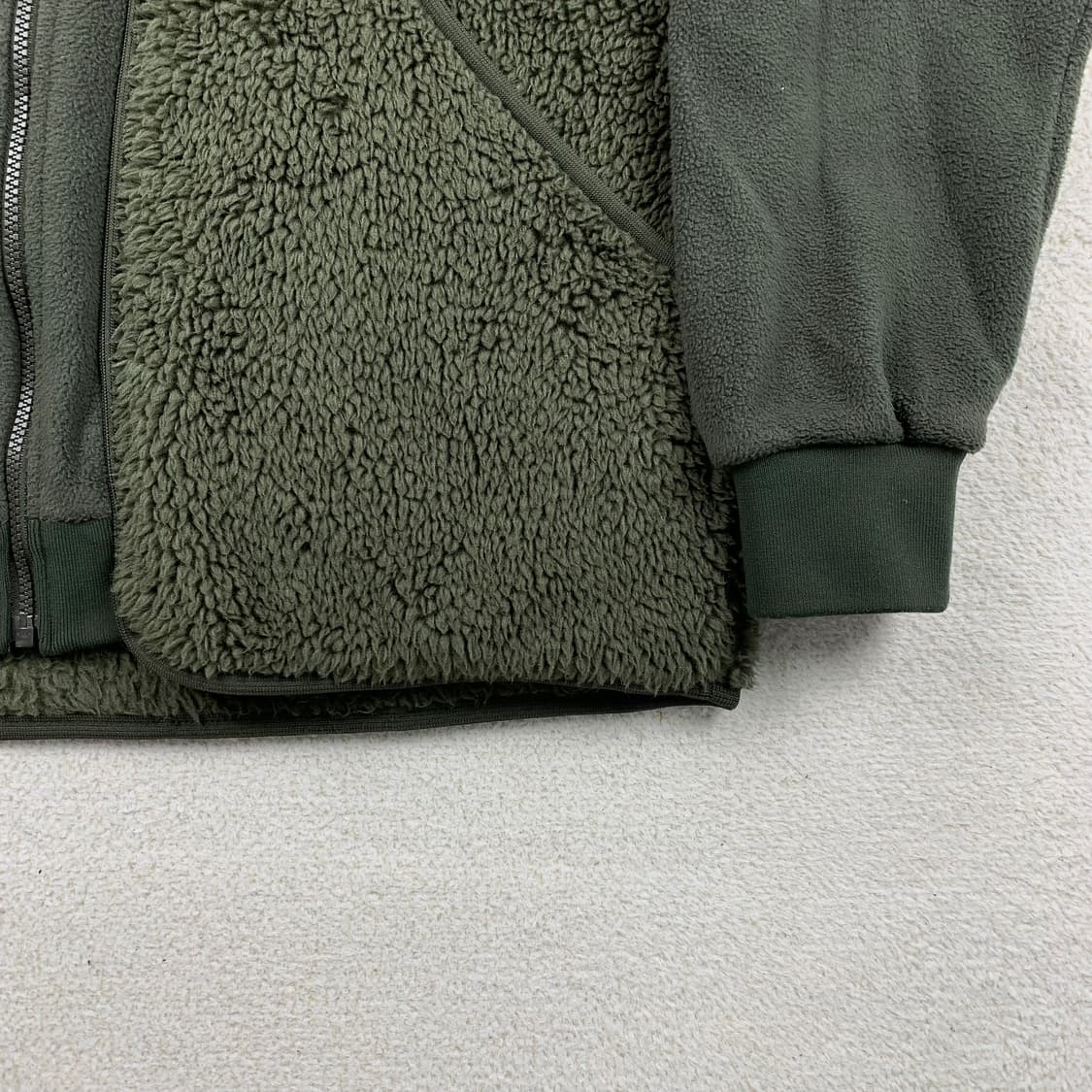 유니클로x화이트마운티니어링 플리스 자켓 올리브 상품이미지4