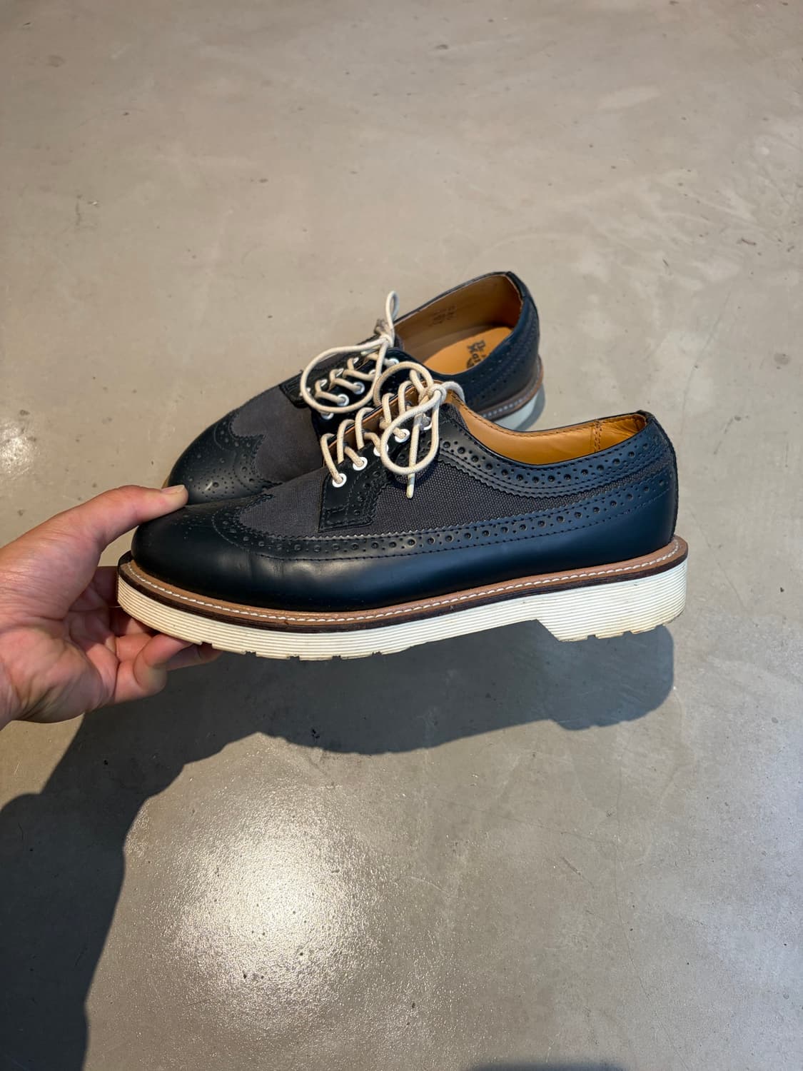 250) Dr. Martens 알프레드 캔버스 윙팁 슈즈 상품이미지2