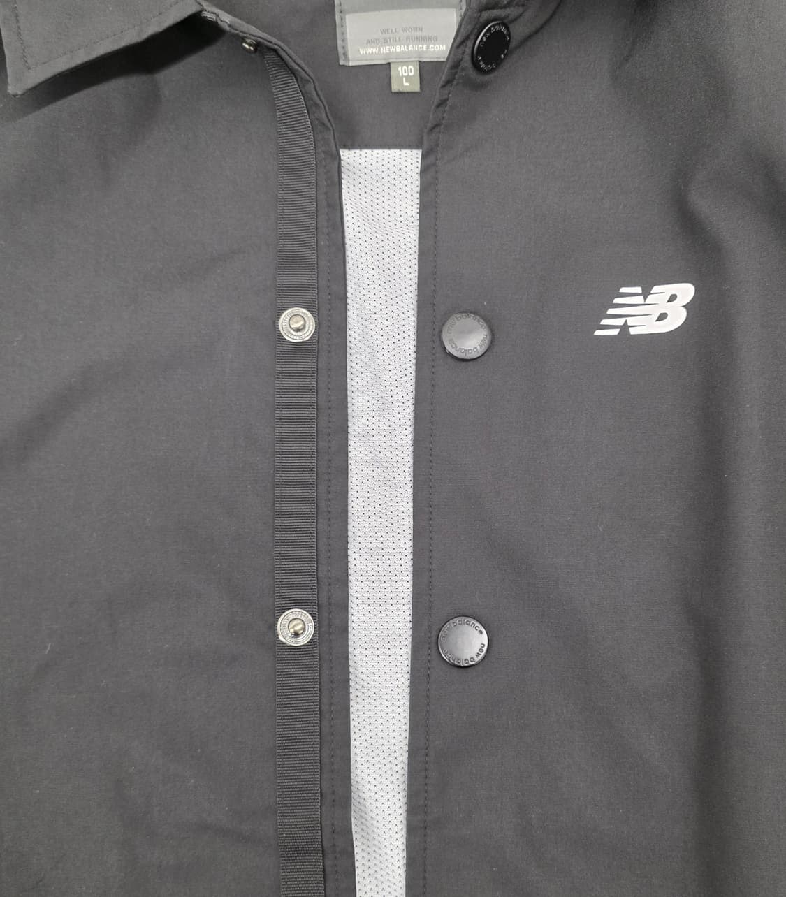뉴발란스 남성 에센셜 코치자켓. 
싸이즈 100 상품이미지4
