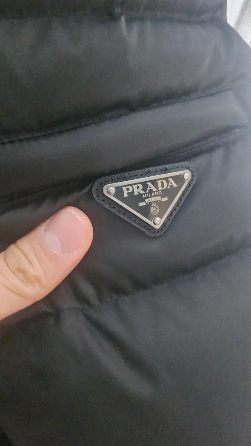 프라다 삼각로고 패딩 상품이미지2