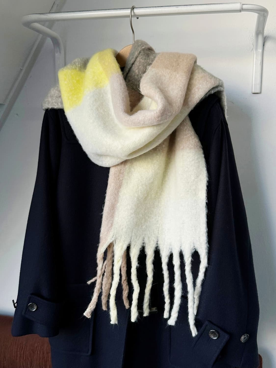 Bold silhouette wide design muffler 상품이미지5