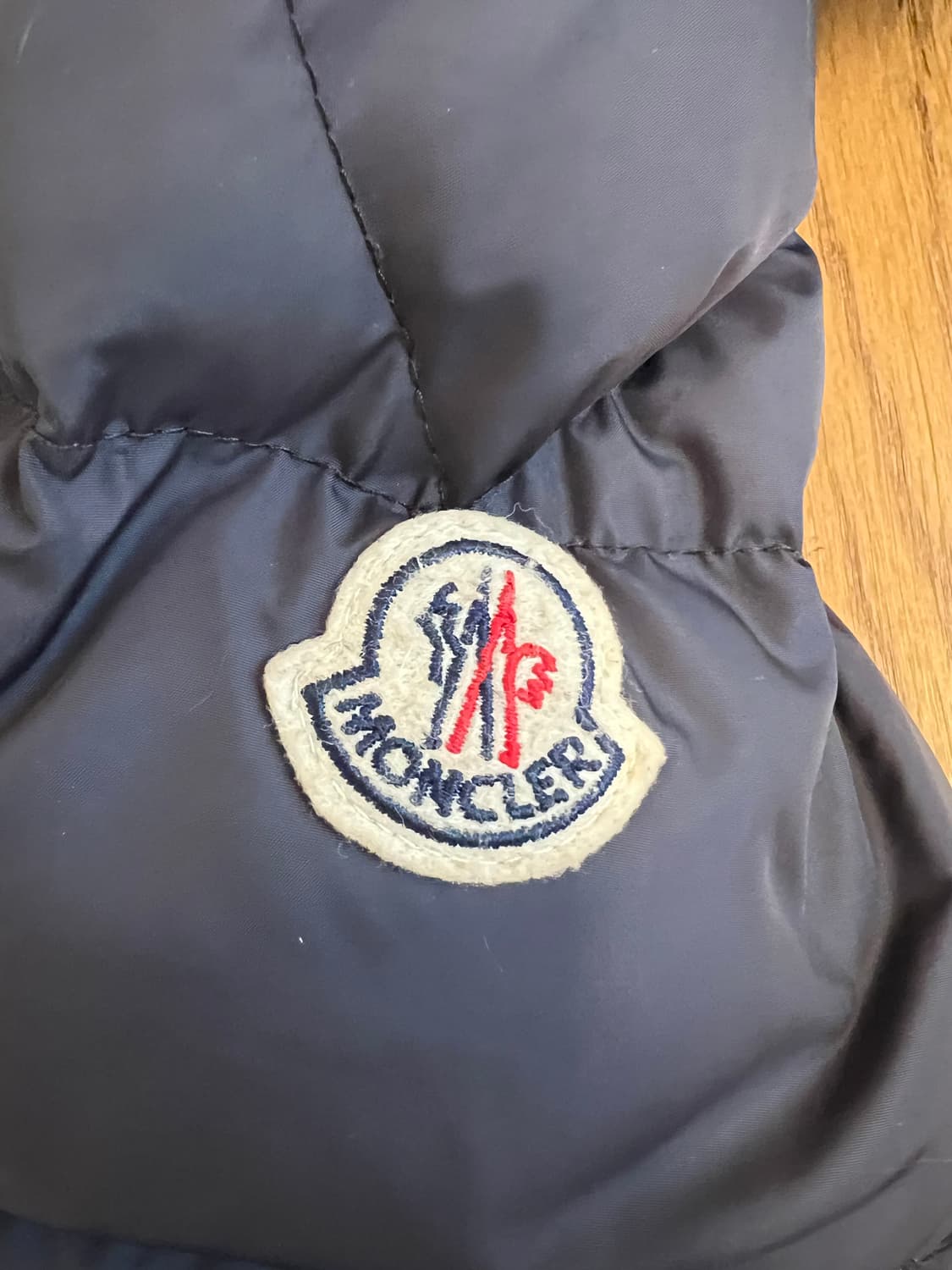 정품 몽클레어 네이비 패딩 14Y 상품이미지3