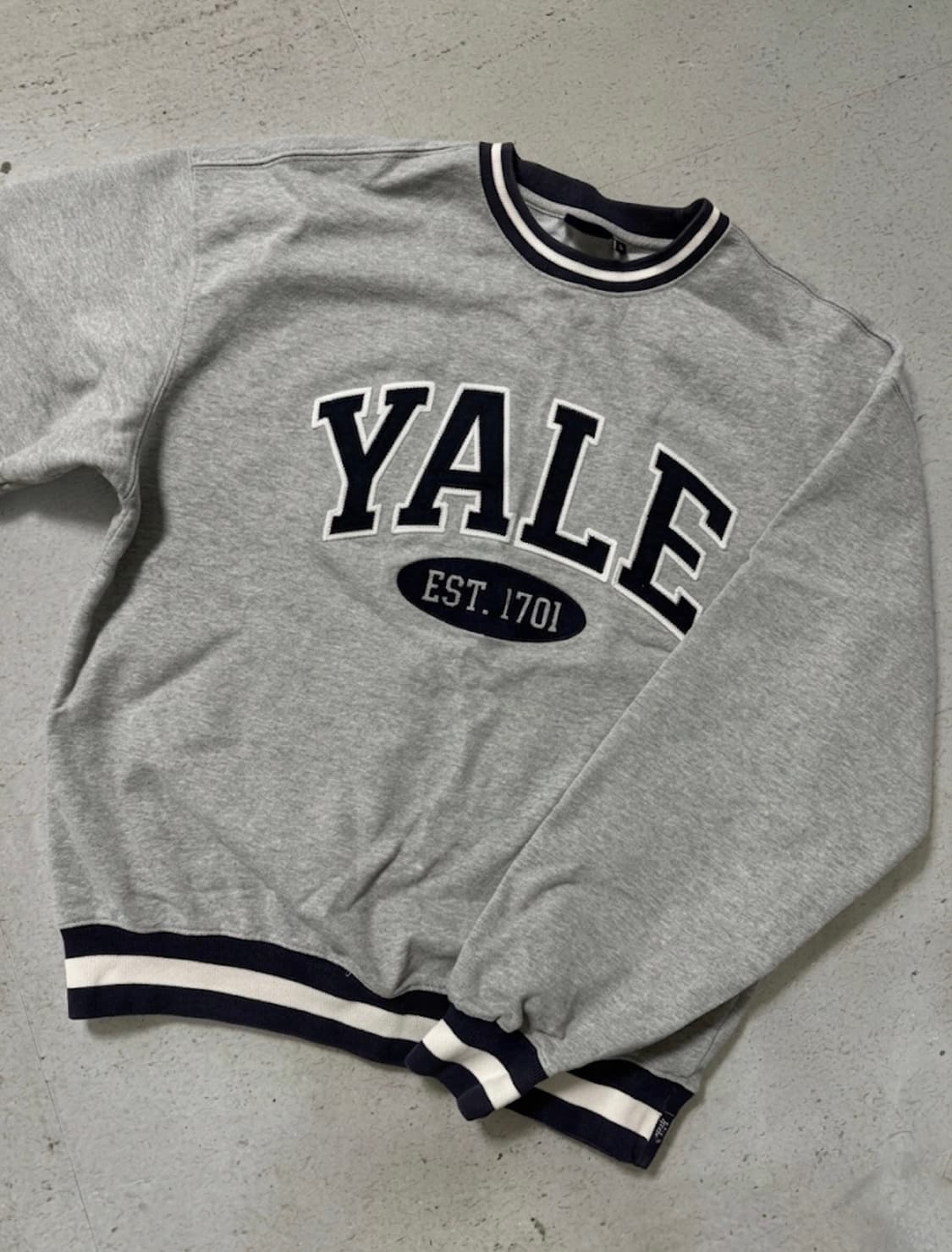 Yale 맨투맨 상품이미지1