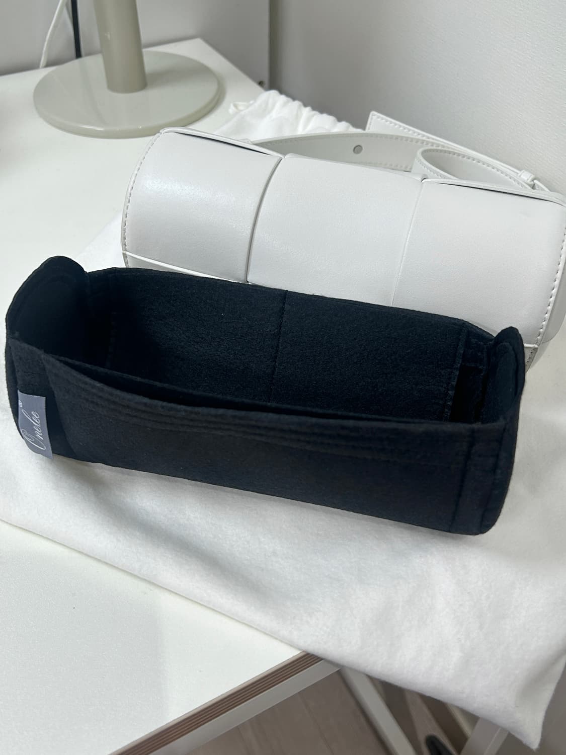 보테가 베네타 카네트 화이트 원통백 상품이미지2