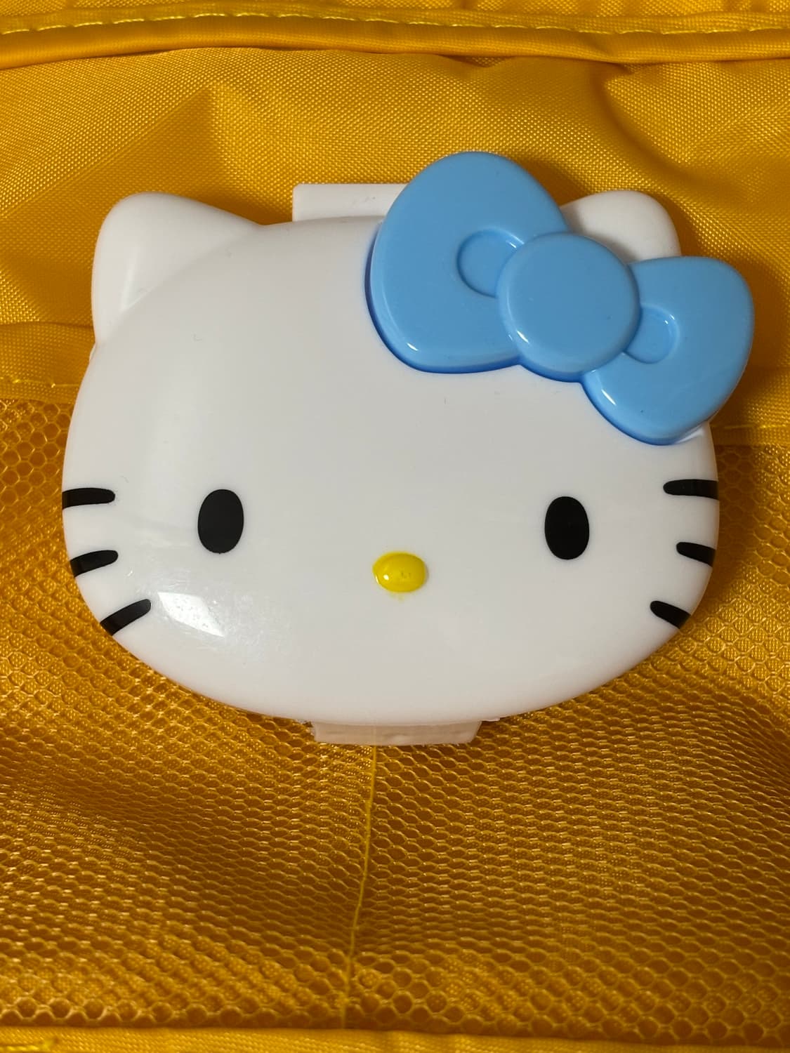 헬로키티 플립 케이스 아이폰 15 상품이미지3