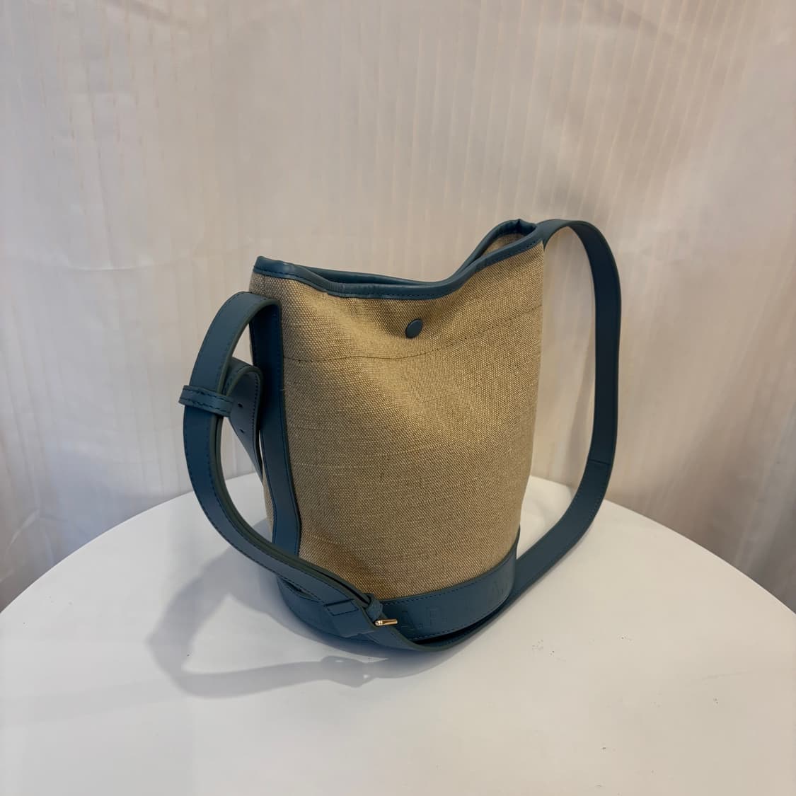 정품 A.P.C 아페쎄 헬렌 버킷백     상품이미지2