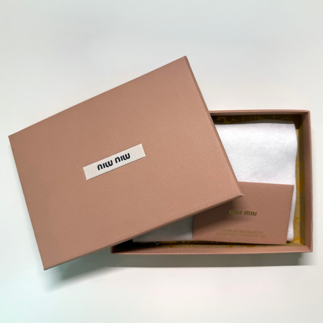 미우미우 마드라스 슬림 러브 엔빌로프 체인 지갑(실버) 상품이미지6