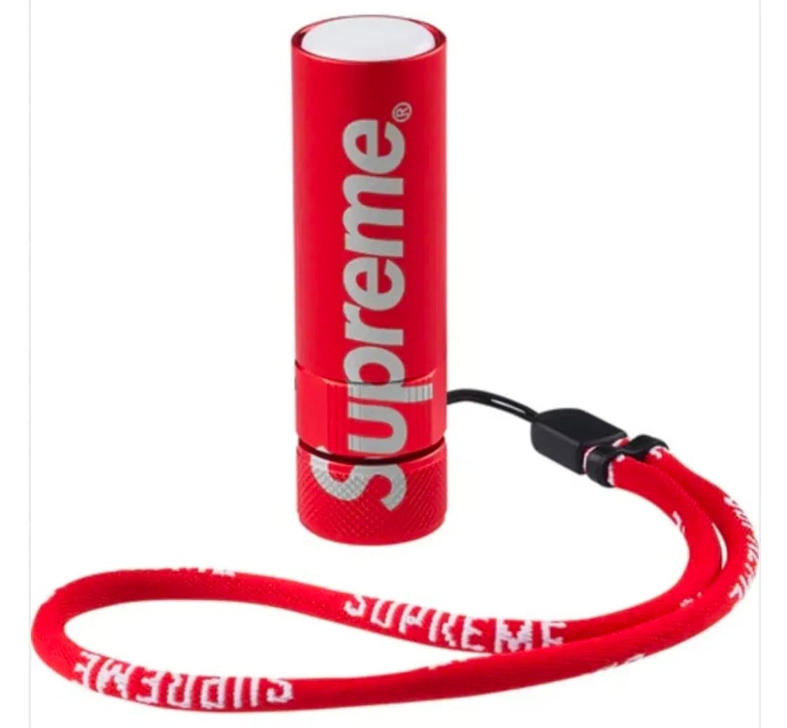 Supreme x NITECORE Mini Magnetic Flashli 상품이미지1