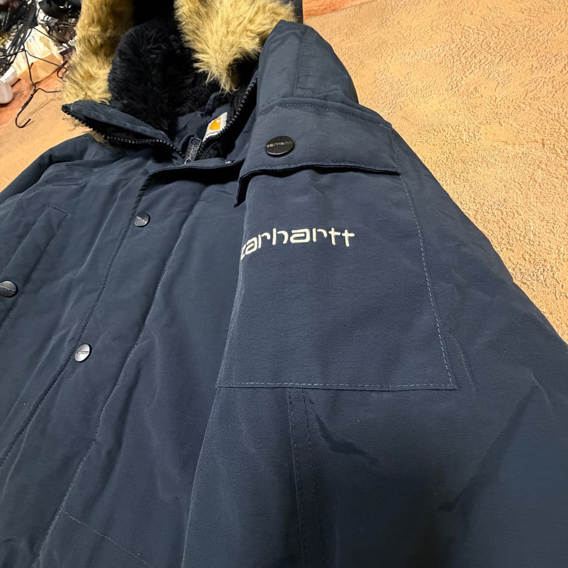 칼하트 다크네이비 WIP 앵커리지 야상 패딩 파카 상품이미지3