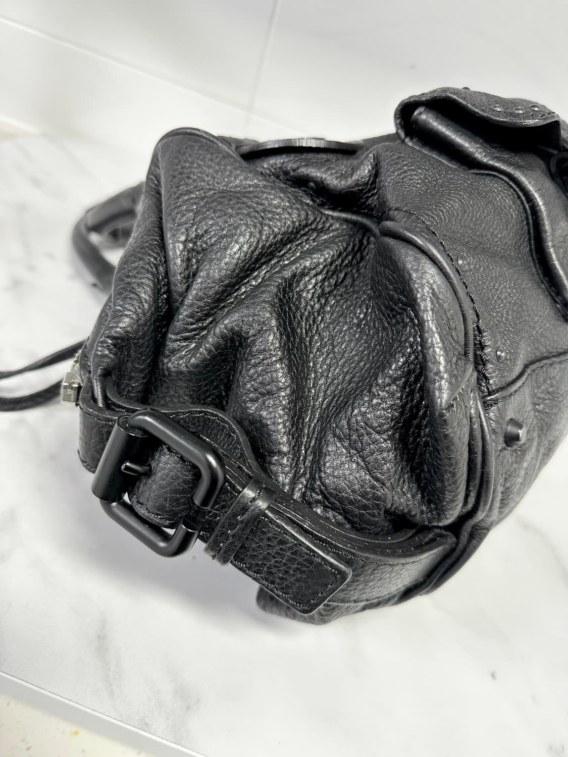 ❌거래중[A+ 정품] 끌로에 패딩턴백 올블랙 상품이미지4