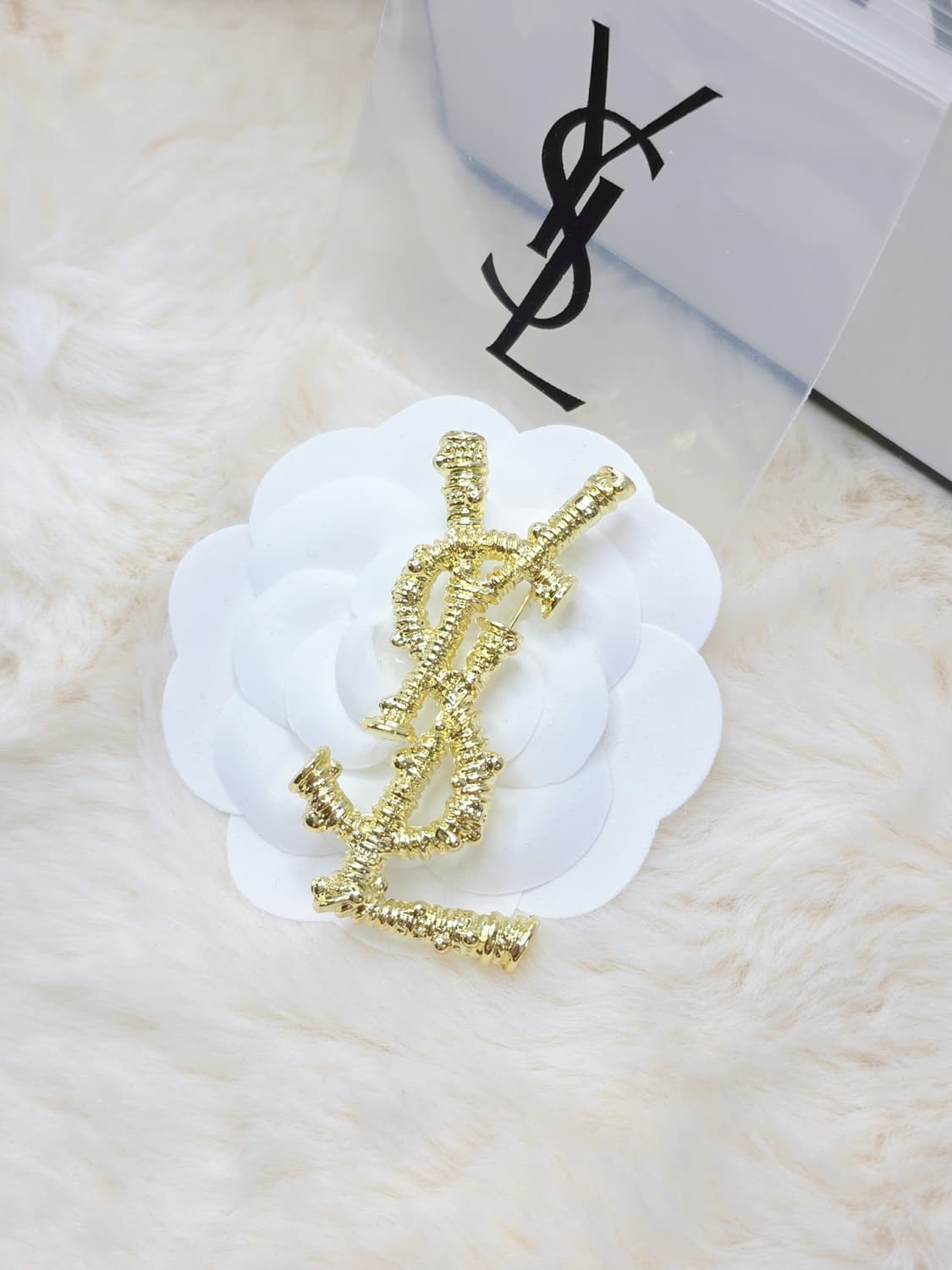 빈티지 골드 입생로랑 브로치 상품이미지1