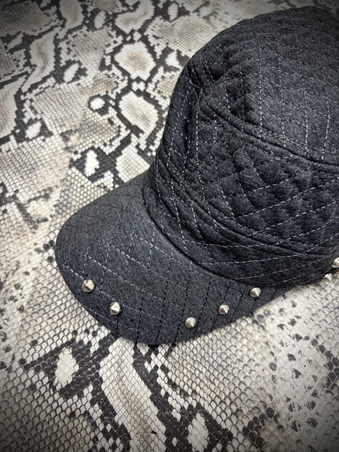 “Vintage” Grey Stitch Detail Stud Cap Si 상품이미지3