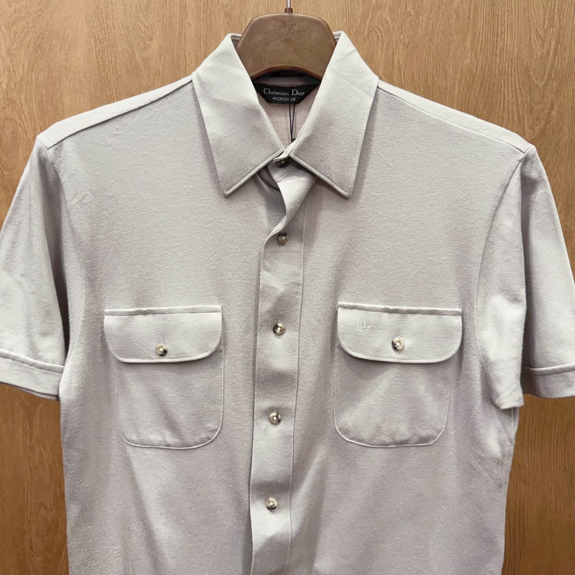 크리스찬 디올 무슈 반팔 카라 셔츠 투포켓 디테일 라이트 그레이 상품이미지4