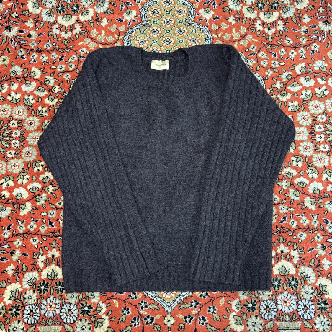 [L] 마틴플랜 브라운 백 스트라이프 디테일 니트 상품이미지1