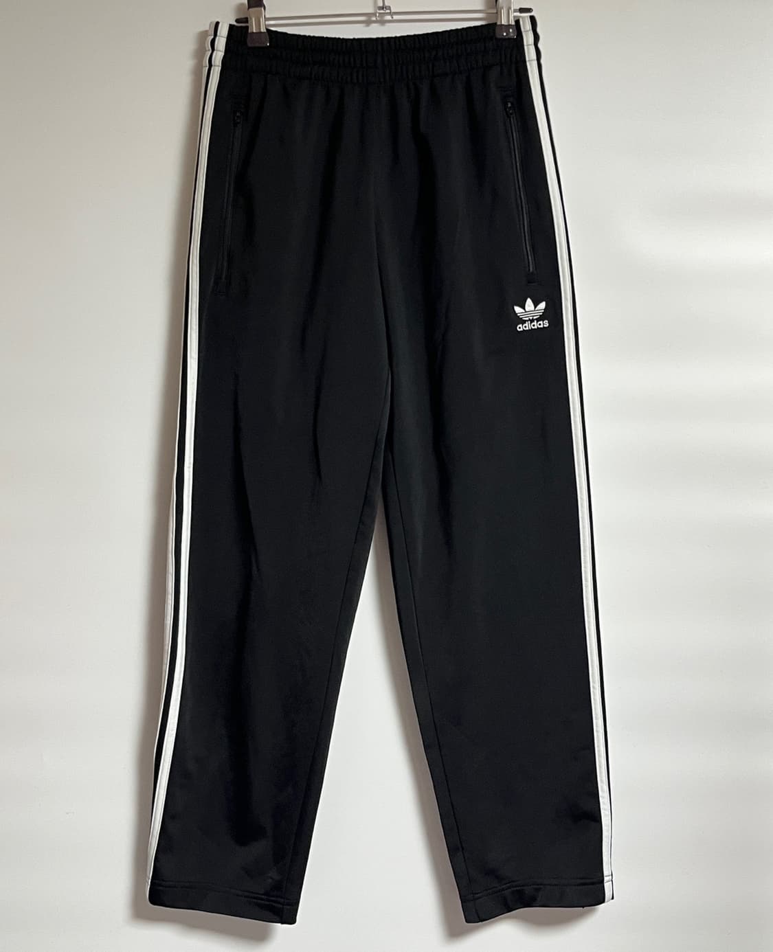 아디다스 파이어버드 검흰 트랙팬츠 아딜레늄 S 상품이미지1