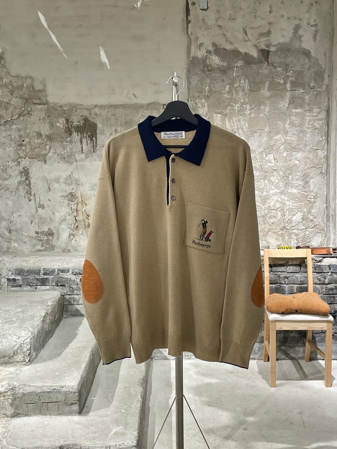 버버리 베이지 골프 로고 페이크 포켓 암 패치 카라 니트 상품이미지1