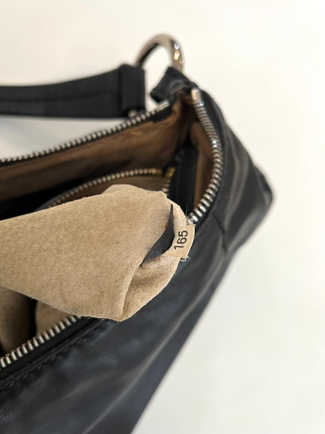 프라다 카프스킨 레더 호보백 상품이미지8