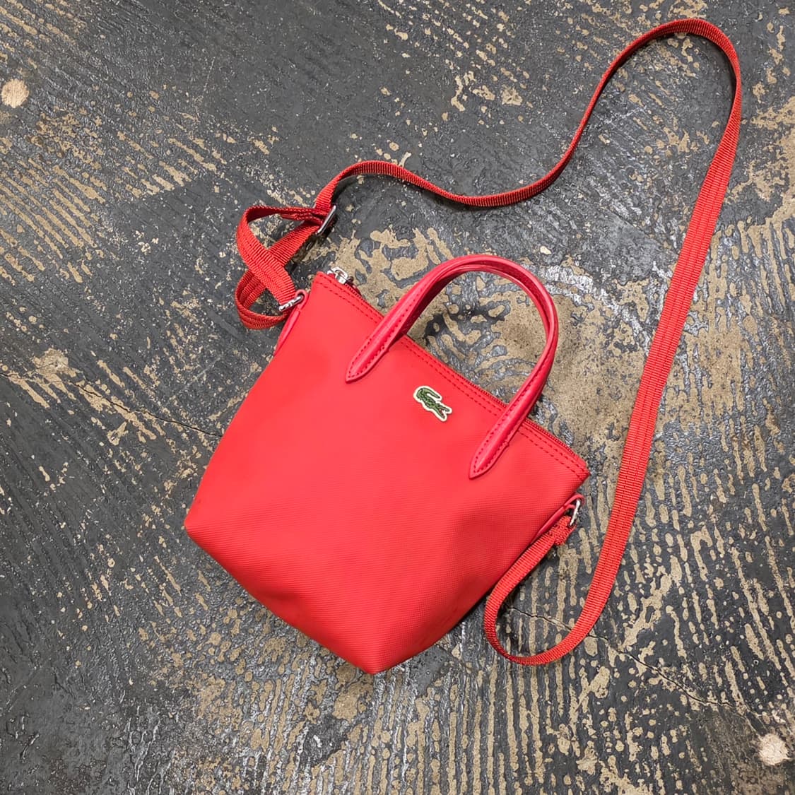 라코스테 레드 미니 크로스백 상품이미지1