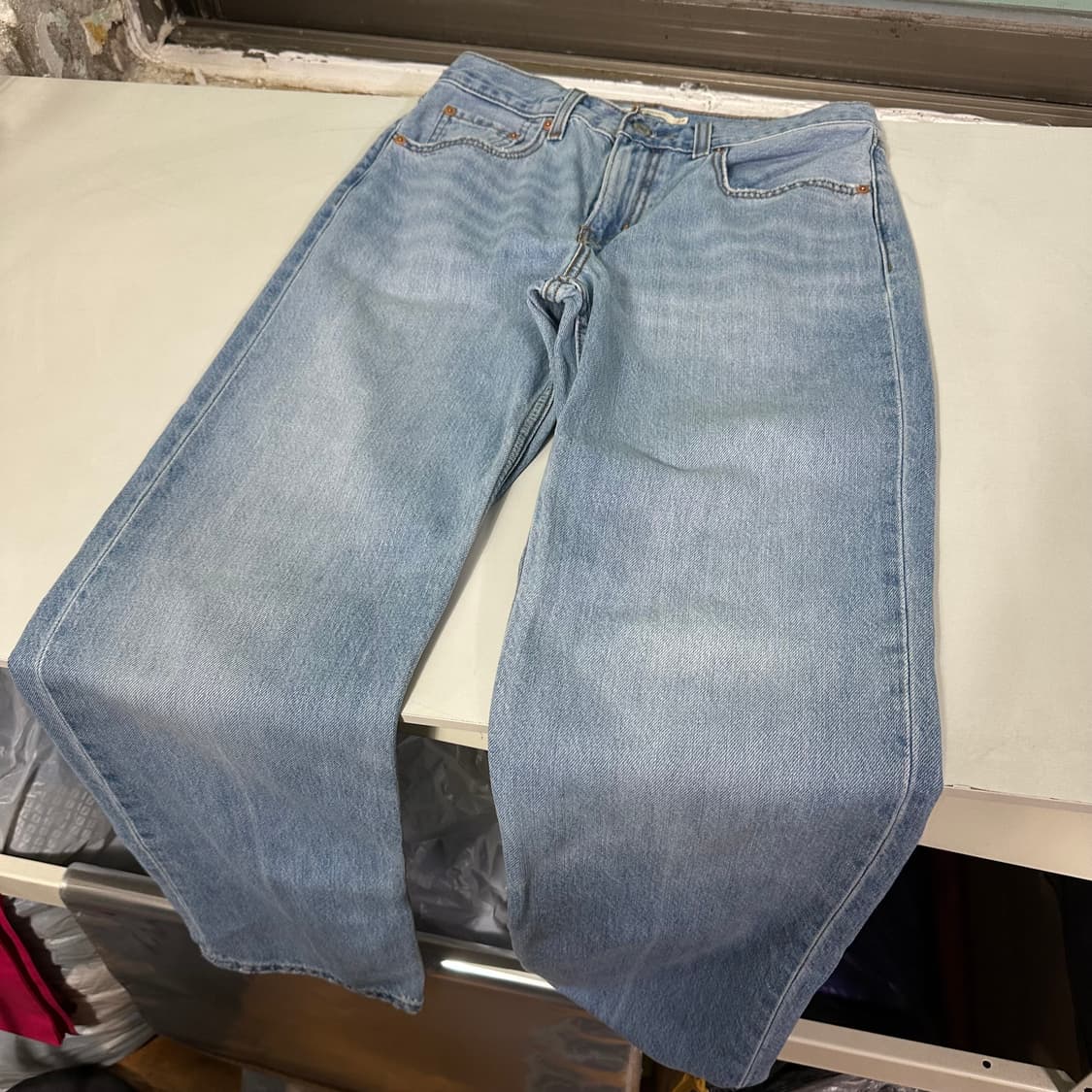 우먼M 27 리바이스 LOW PRO 스트레이트핏 연청워시드 데님팬츠 상품이미지2