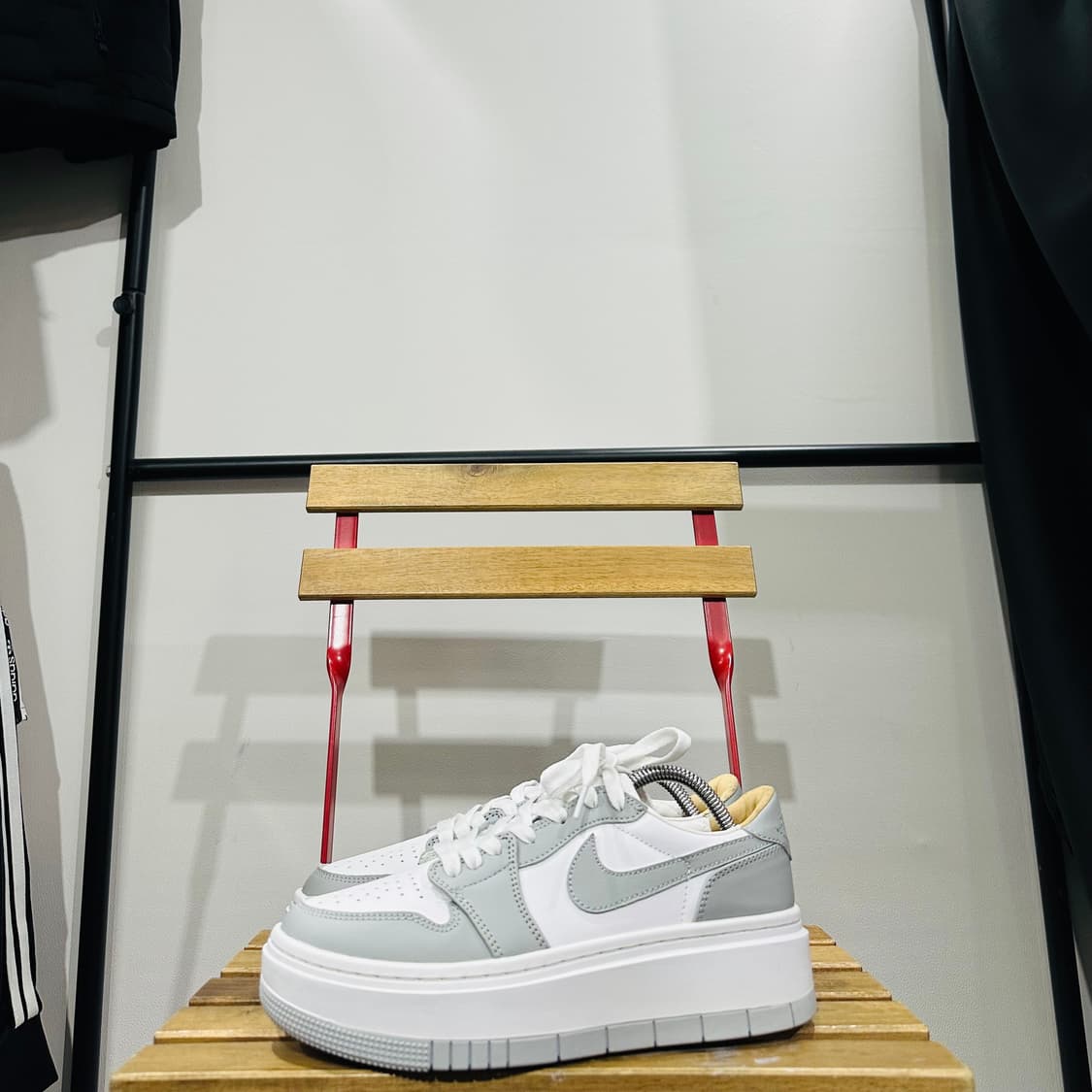 250) 나이키 운동화 남녀공용 신발 조던 1 엘리베이트 울프 그레이 상품이미지3