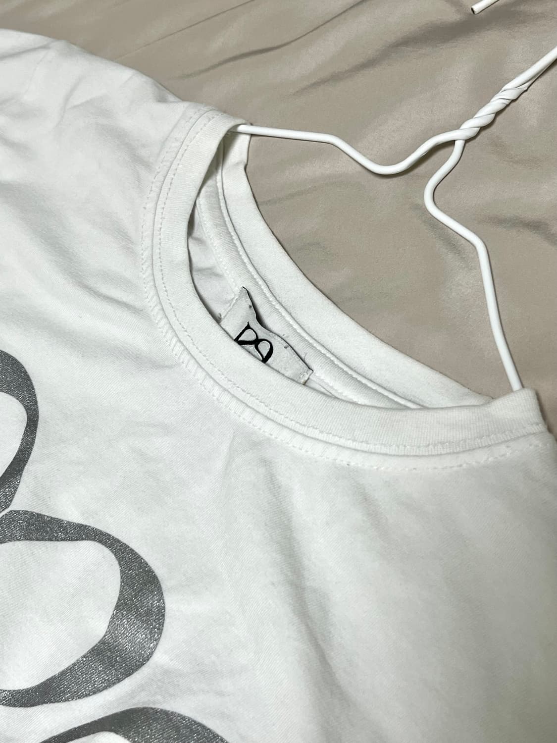 일리고 시그니처 하트 크롭 티셔츠 반팔 상품이미지3