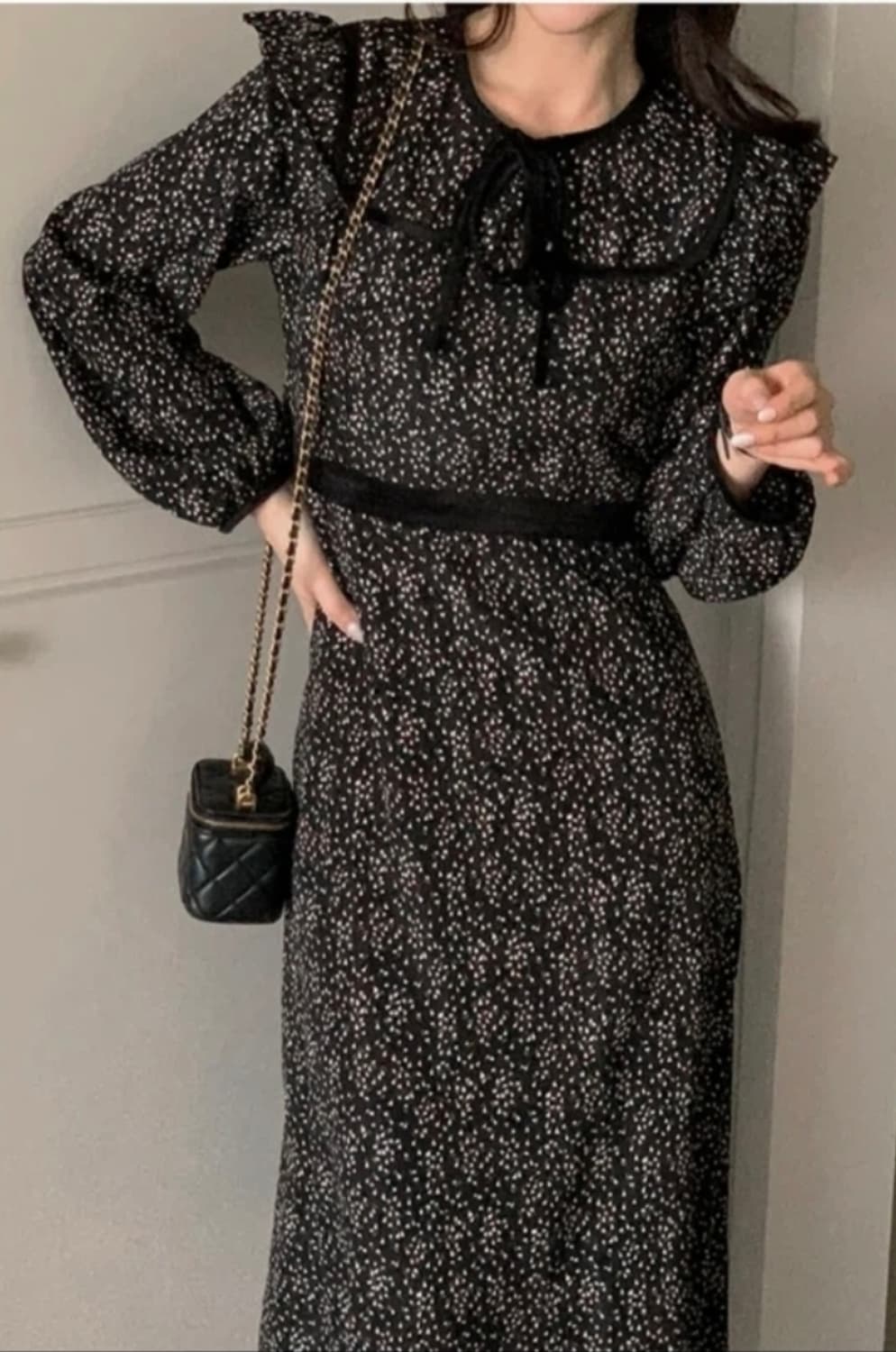 리리앤코 블랙 잔꽃 프릴 원피스 상품이미지1